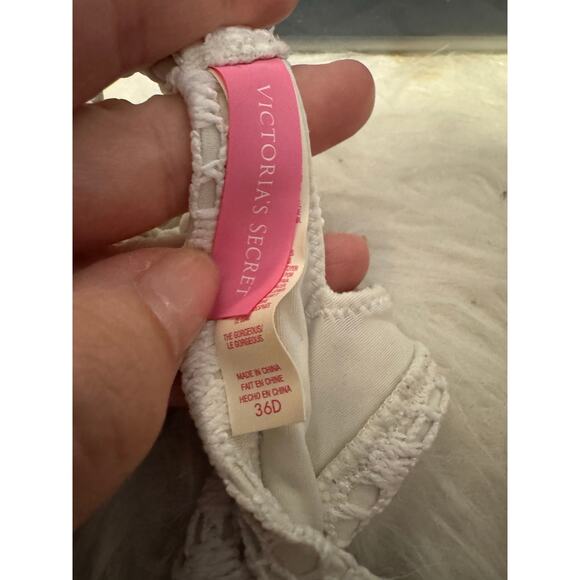 3 Padded Victorias Secret Bras Size 36D excellent condition - Picture 2 of 3